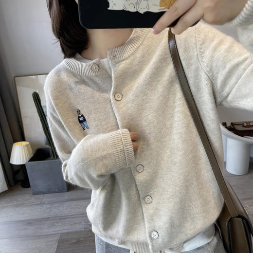 出口韩国【小熊针织开衫】单排扣圆领长袖毛衣外套  软糯上衣亲肤舒适 遮肉显瘦 商品图5