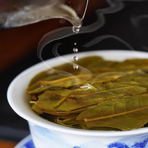 已售罄【梅子箐】2023年春茶‘ 喝了梅子箐忘了冰岛甜 ’ 云南临沧普洱茶生茶 357克/饼 一提5饼共1785克 商品图8