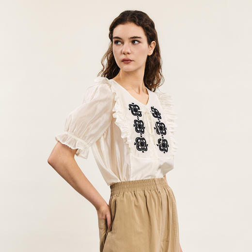 谜底绣花上衣短袖女2024年夏新品复古宫廷风木耳边衬衣242MS0603 商品图1