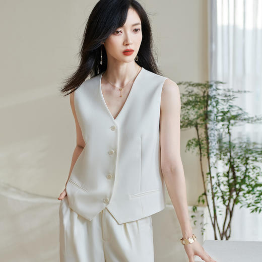 剩M/L/XL 米思阳【醋纤马夹】2026春季时尚减龄职场高级感通勤小马夹0516 商品图4