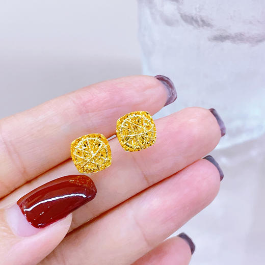 【限时克减128元】足金999 #小方糖 #小红书 (足金999字印)5G黄金影底耳钉绕线小方糖耳钉(5GES00786)（预售产品下单后不退款不退货不换货不补差价） 商品图3