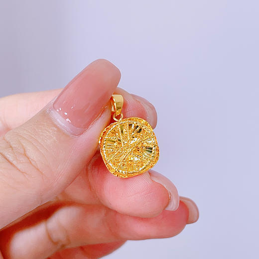 【限时7.5折】【定价黄金】足金999 #小方糖 #小红书 (足金999字印)5G黄金绕线小方糖吊坠(5GDZ00466)（预售产品下单后不退款不退货不换货不补差价） 商品图3