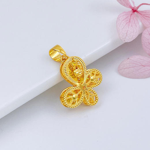 【限时7.5折】【定价黄金】足金999 #九紫离火 (足金999字印)5G黄金镂空七彩影底蝴蝶吊坠(5GDZ00448)（预售产品下单后不退款不退货不换货不补差（预售产品下单后不退款不退货不换货不补差 商品图1