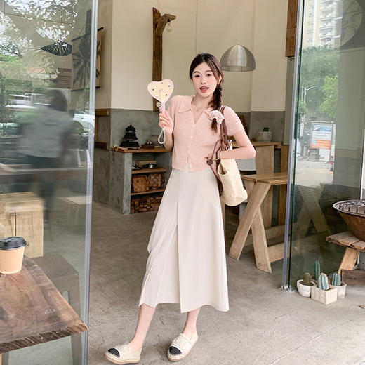 <曾小咸推荐>【心动尤莉】针织衫+杏色半身裙 商品图0