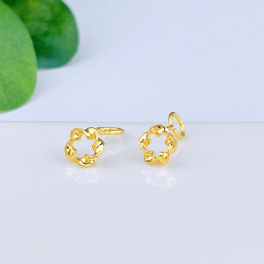 【限时7.5折】【定价黄金】足金999 #莫比乌斯 #超轻 #小红书 (足金999字印)5G黄金镂空莫比乌斯环耳钉(5GES00681)（预售产品下单后不退款不退货不换货不补差价） 商品图0