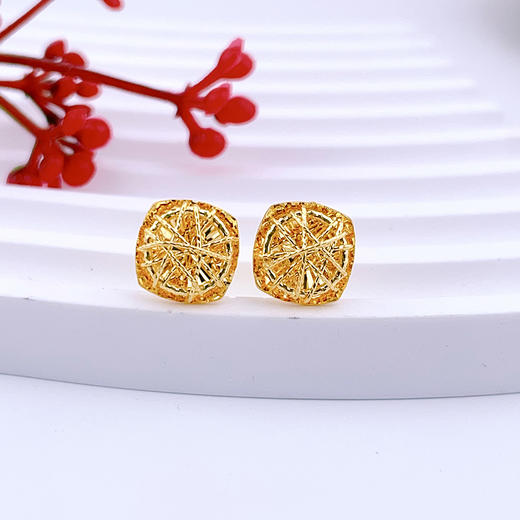 【限时克减128元】足金999 #小方糖 #小红书 (足金999字印)5G黄金影底耳钉绕线小方糖耳钉(5GES00786)（预售产品下单后不退款不退货不换货不补差价） 商品图0