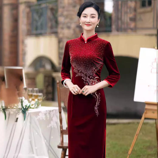 2024春新款礼服裙烫钻钉珠金丝绒琵琶襟旗袍 商品图0