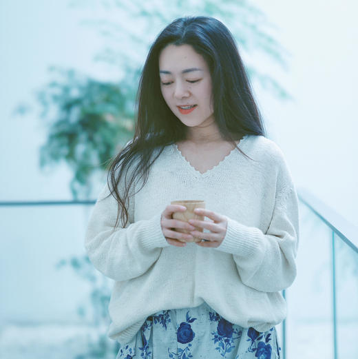 纯在 棉麻钩花V领毛衣 商品图3