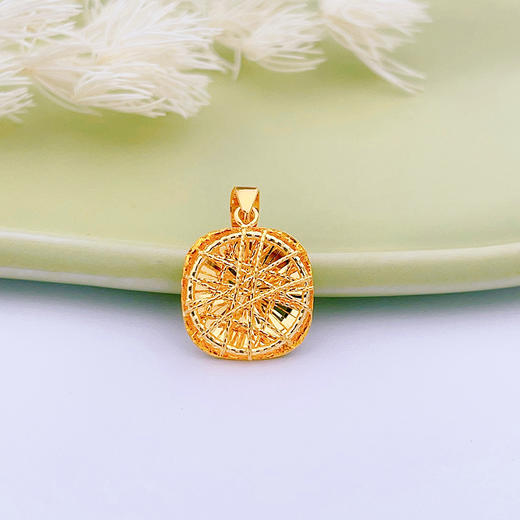 【限时7.5折】【定价黄金】足金999 #小方糖 #小红书 (足金999字印)5G黄金绕线小方糖吊坠(5GDZ00466)（预售产品下单后不退款不退货不换货不补差价） 商品图0