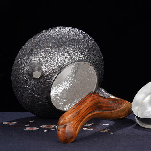 子佩集S999银+崖柏【知足常乐】锤纹提梁壶摆件【TG0013】2403 商品图7