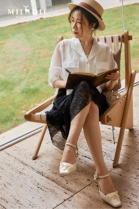 会进攻也会闪躲岁月，无法蹂躏眉间的温柔，只需如临的心境