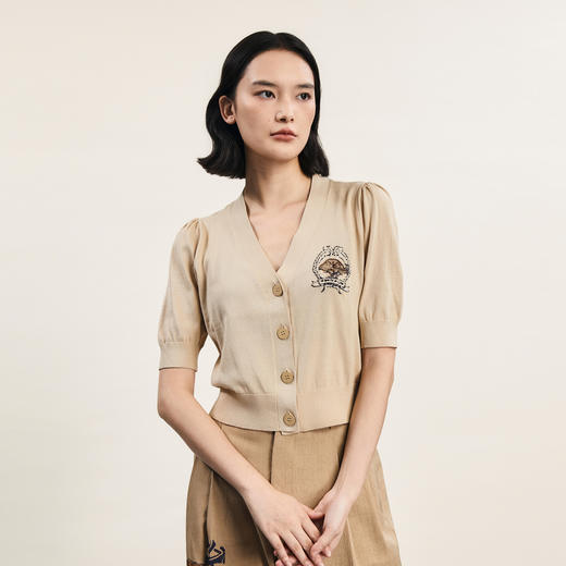 谜底V领针织开衫女士2024年夏季新品文艺风章仔绣花上衣242MZ0850 商品图0