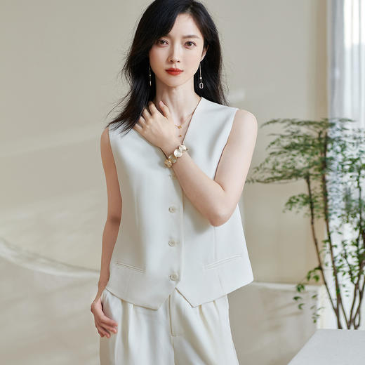 剩M/L/XL 米思阳【醋纤马夹】2026春季时尚减龄职场高级感通勤小马夹0516 商品图3