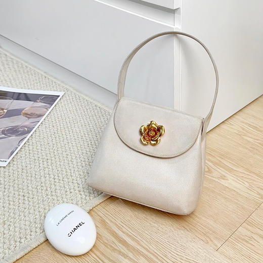 Chanel vintage 白色 帆布 山茶花 手提包 商品图3