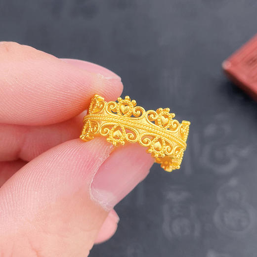【限时克减150元】足金999.9 #皇冠 #宫廷风 古法镂空实心固口宫廷蕾丝皇冠女戒(AIGFJZ00123)（预售产品下单后不退款不退货不换货不补差价） 商品图2
