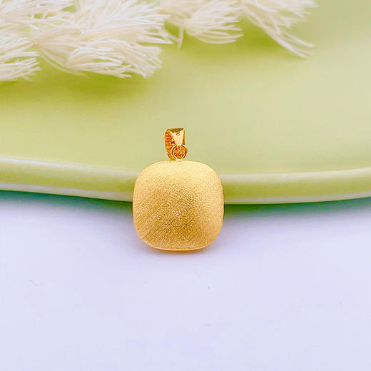 【限时7.5折】【定价黄金】足金999 #小方糖 #小红书 (足金999字印)5G黄金绕线小方糖吊坠(5GDZ00466)（预售产品下单后不退款不退货不换货不补差价） 商品图1