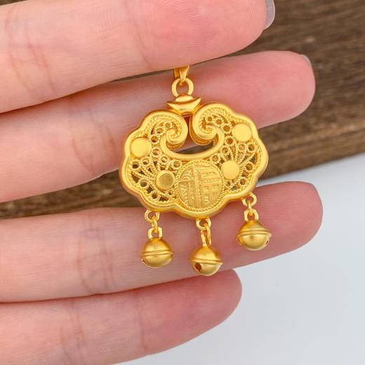 【限时克减150元】足金999.9 古法双面镂空福字铃铛如意福字锁包吊坠网红锁包(ANWZGFDZ00310-4)（预售产品下单后不退款不退货不换货不补差价） 商品图2