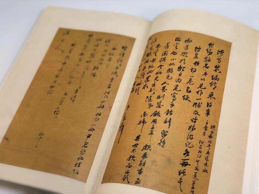 《李慈铭致潘祖荫信札》，谷卿 冯松 整理，毛边本，16开精装带护封，248页，全彩精印，内有四张贴纸，中国书店2020年10月初版，仅印1200册。毛边本248元。 商品图4