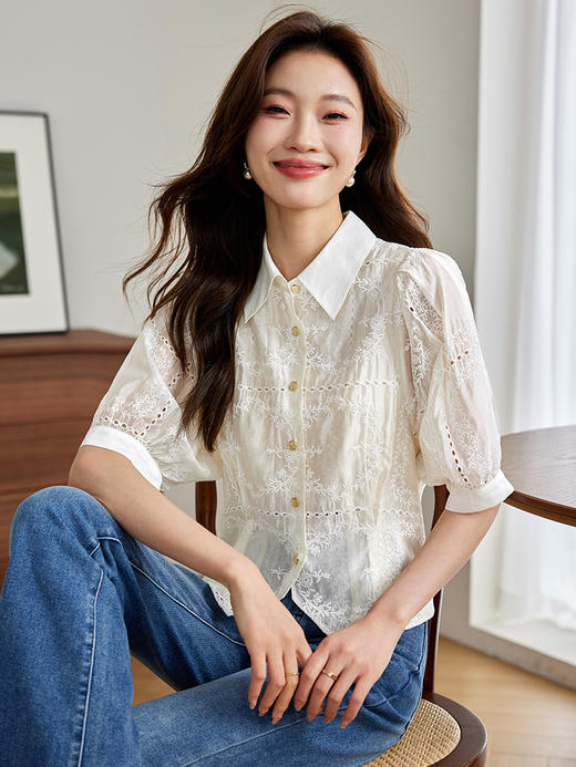 【专属特价】熙世界轻奢83.9%天丝雪纺衬衫夏季法式镂空小衫泡泡袖翻领上衣 商品图2