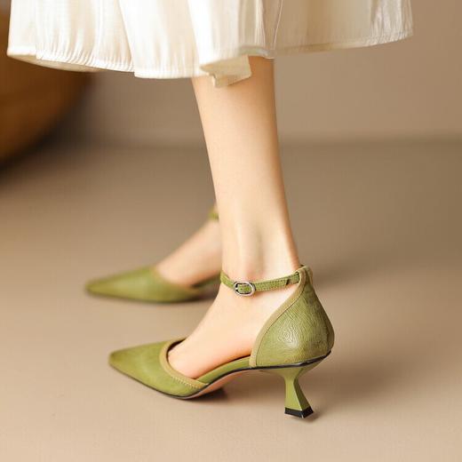 【预售5天】法式复古尖头猫跟细中跟一字扣带包头后空凉鞋QCNX&1242 商品图3