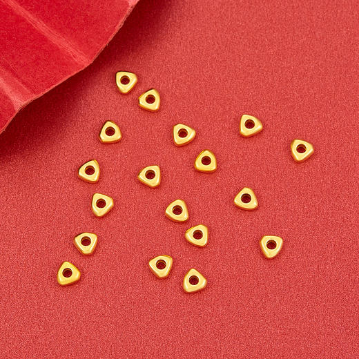 【限时7.5折】【定价黄金】足金 【无字印】3D硬金空心散珠三角隔珠碎碎金隔片DIY手串(V3DSC00019)（预售产品下单后不退款不退货不换货不补差价） 商品图0