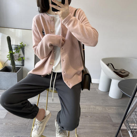 出口韩国【小熊针织开衫】单排扣圆领长袖毛衣外套  软糯上衣亲肤舒适 遮肉显瘦 商品图6