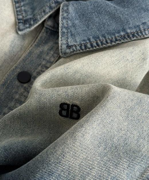 点此购买 巴黎世家春秋季男女款渐变刺绣牛仔衬衫外套 LL 283138 商品图7