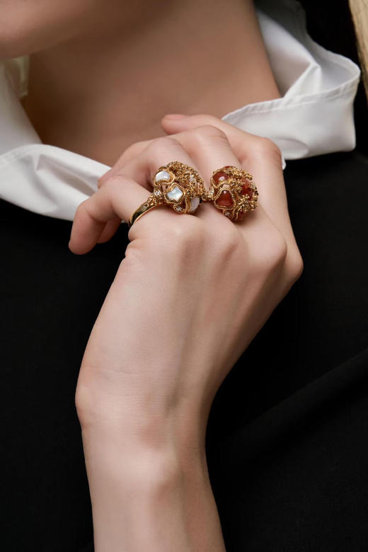 Centauri Lucy 艾克红玉髓雕花戒指 商品图3