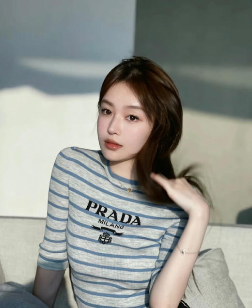 Prada灰蓝撞色羊毛针织衫 商品图3