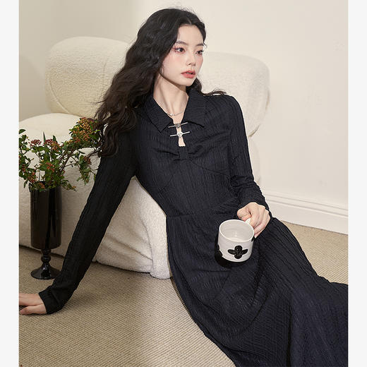 西遇新中式气质A字连衣裙新款翻领盘扣高级感小黑裙长裙V1838206 商品图2