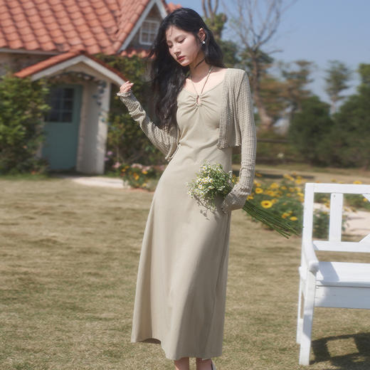 温柔慵懒两件套新款镂空缎面吊带连衣裙搭长袖针织衫V0440243 商品图0