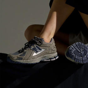 New Balance1906系列复古跑鞋 | 半个潮流圈都上过脚的明星同款，时髦百搭不过时