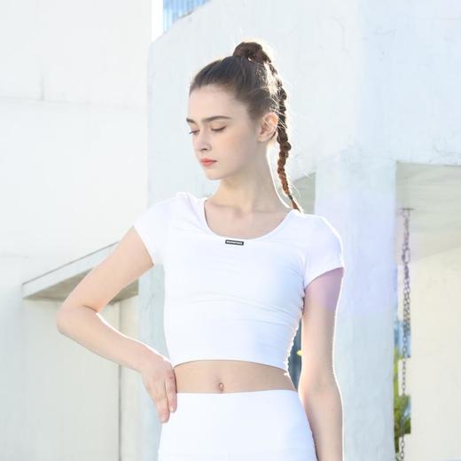 2024春夏新款运动露背欣妍短袖上衣 商品图0