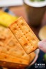 蟹黄肉松双层脆饼干 咸味下午茶休闲零食小吃夹心 商品缩略图3
