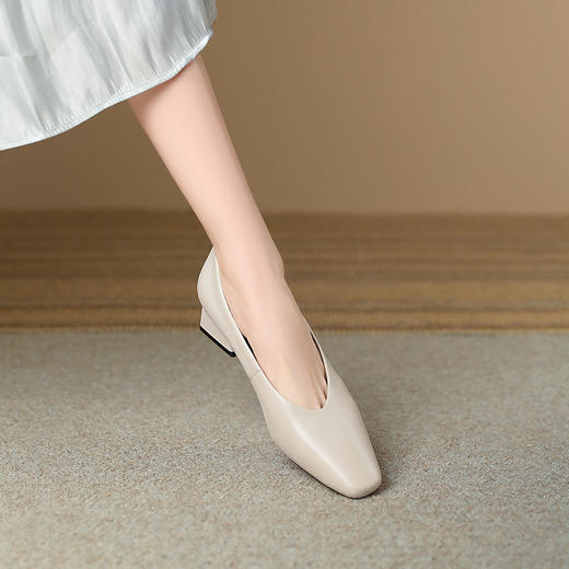 品质好货 | Safiya/索菲娅2024春新款通勤百搭羊皮粗跟单鞋 SF41111706 商品图6