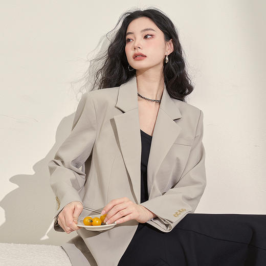 小香风杏色西服外套女早春新款高级感垫肩宽松西装V1938428 商品图3