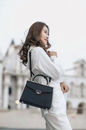 3楼HR赫莲娜加厚头层牛皮通勤简单大气手提单肩女包