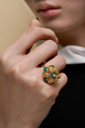 Centauri Lucy 艾克绿玉髓雕花戒指