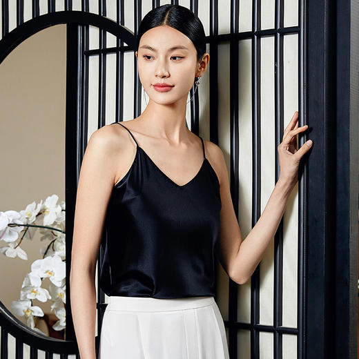 玳莎真丝V领吊带背心女2024夏季新款简约百搭丝绸西装内搭打底衫  EB31001 商品图0