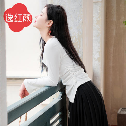 上海逸红颜南汐 文艺松弛感长袖针织新中式T恤显瘦设计感排扣上衣 商品图2