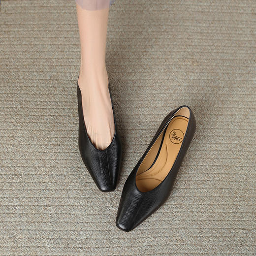 品质好货 | Safiya/索菲娅2024春新款通勤百搭羊皮粗跟单鞋 SF41111706 商品图9