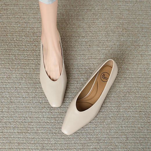 品质好货 | Safiya/索菲娅2024春新款通勤百搭羊皮粗跟单鞋 SF41111706 商品图7