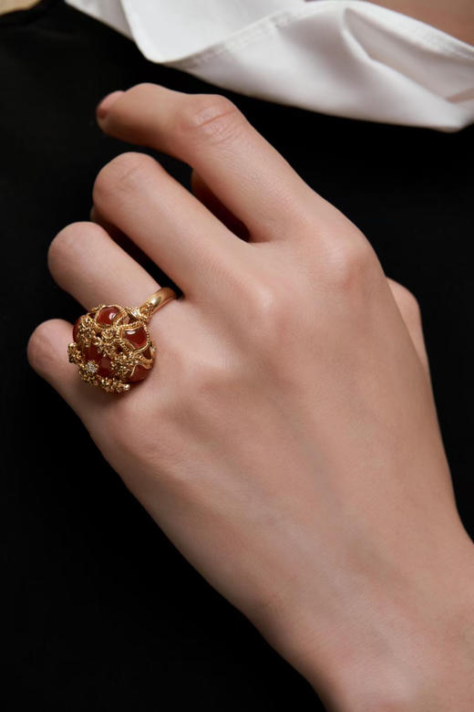 Centauri Lucy 艾克红玉髓雕花戒指 商品图0