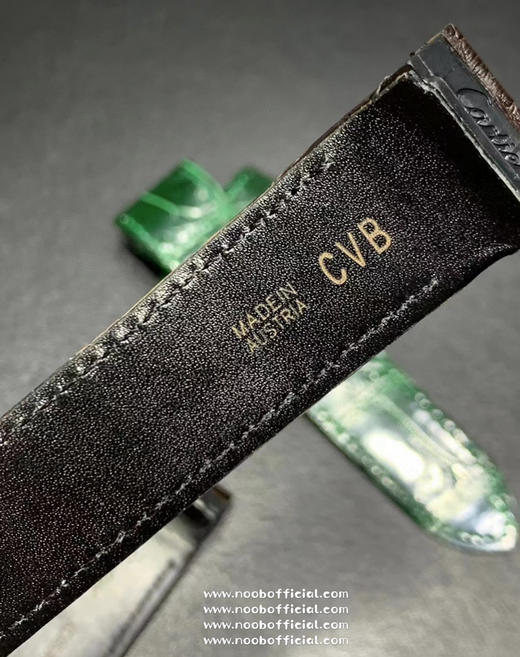 『定制版2892机芯』卡地亚Santos de Cartier腕表可以说是世界上第一枚真正意义上的腕表，迄今已有百年历史，1904年卡地亚推出了一枚可以佩戴在腕间的手表，并以挚友山度士的名字命名❗️ 商品图9