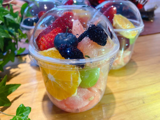 水果杯〔新鲜水果现切5种以上果拼〕限时买一赠一 商品图0