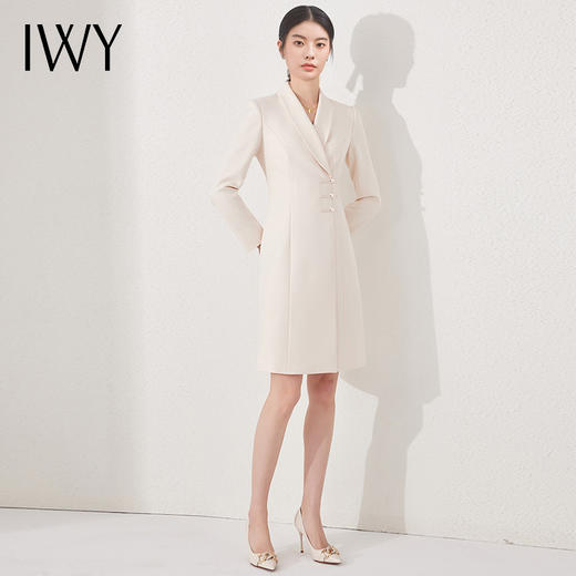 IWY/国风连衣裙新中式杏色工作服医美高级感气质主持人修身盘扣ol正装24Q495 商品图0