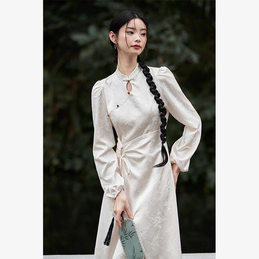 新中式国风长袖旗袍领连衣裙新款复古抽褶显瘦长裙V0340109 商品图3