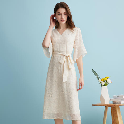 EITIE爱特爱时尚高级感绣花V领显瘦亮片中袖连衣裙夏新款B2407328 商品图2