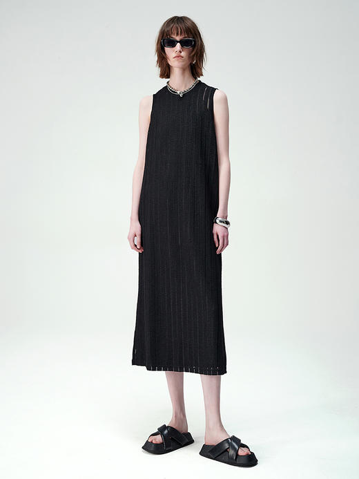 SELFWHO 黑色无袖连衣裙2024早春新款气质设计感小众垂感圆领裙子 商品图0