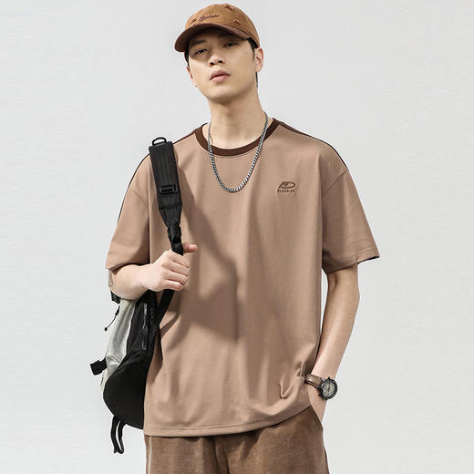 【Q】【DQ】大依优型大码短袖T恤圆领拼接胸前刺绣印花加肥加大男士大号弹力透气舒适半袖夏装潮款 商品图0